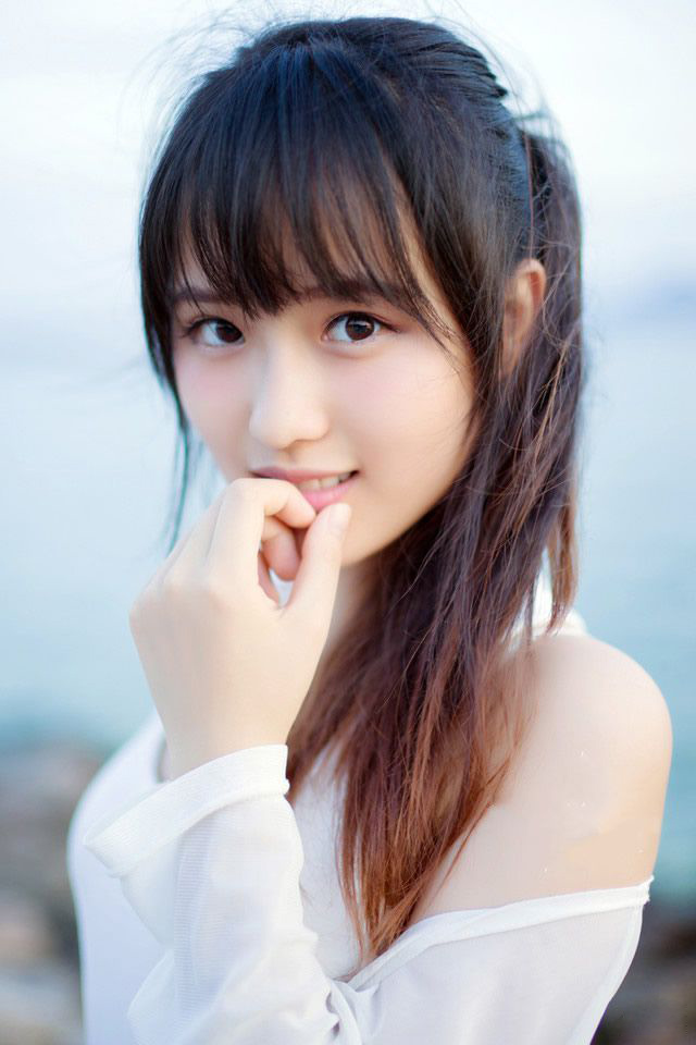 “姐姐，你说为何夫君能够越来越年轻？”小乔突然扭头看向大乔，眼中有些羡慕的道。
